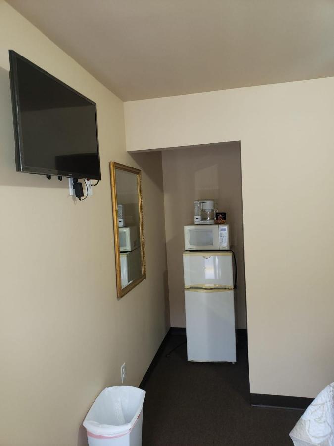 Clarysville Motel Frostburg Εξωτερικό φωτογραφία