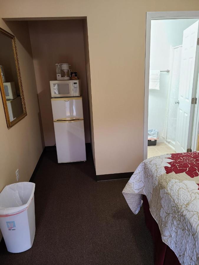 Clarysville Motel Frostburg Εξωτερικό φωτογραφία