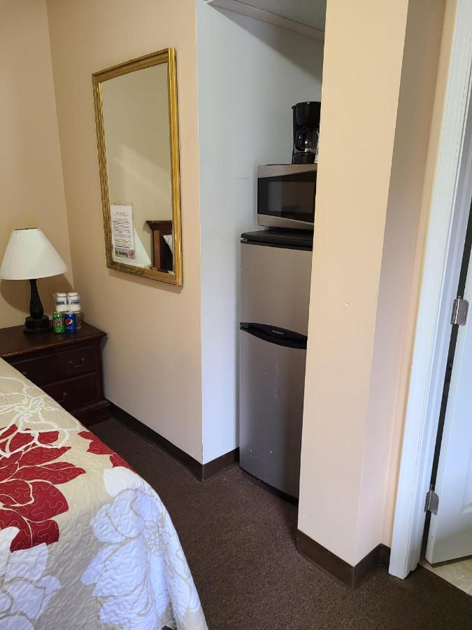 Clarysville Motel Frostburg Εξωτερικό φωτογραφία