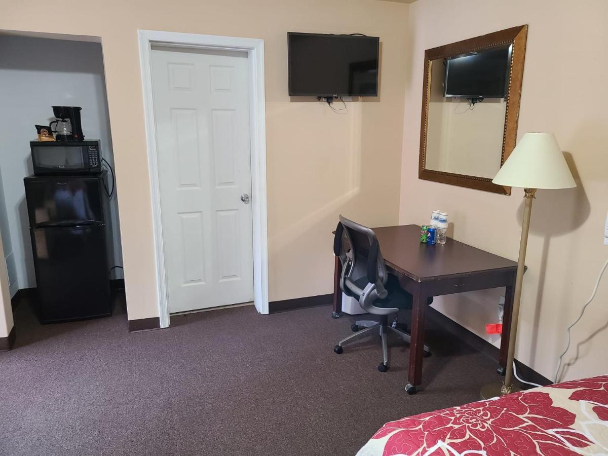 Clarysville Motel Frostburg Εξωτερικό φωτογραφία