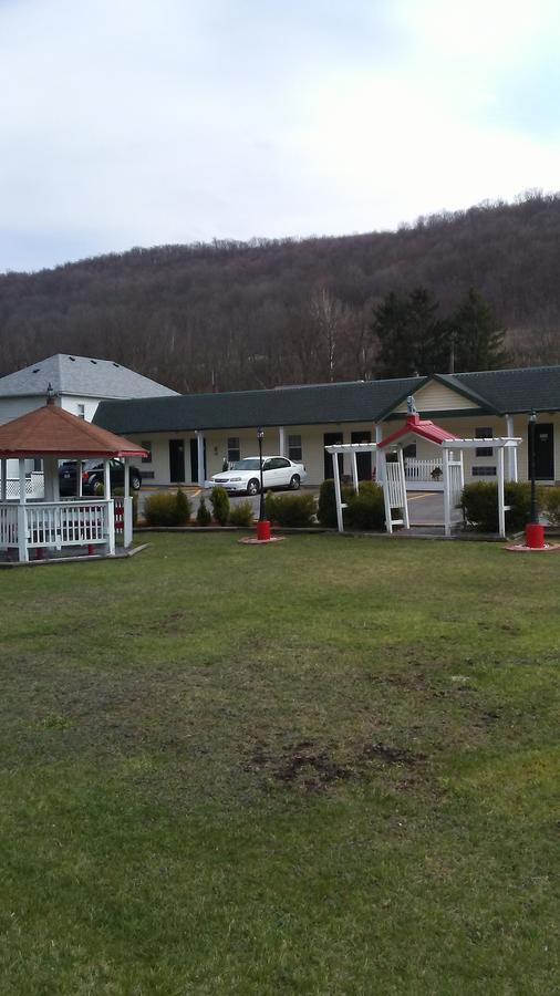 Clarysville Motel Frostburg Εξωτερικό φωτογραφία
