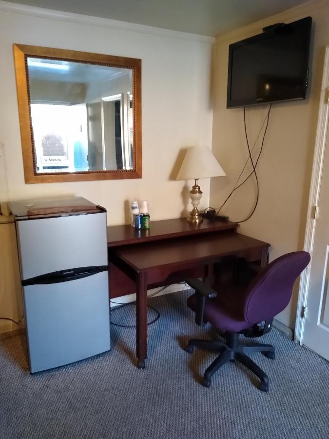Clarysville Motel Frostburg Εξωτερικό φωτογραφία