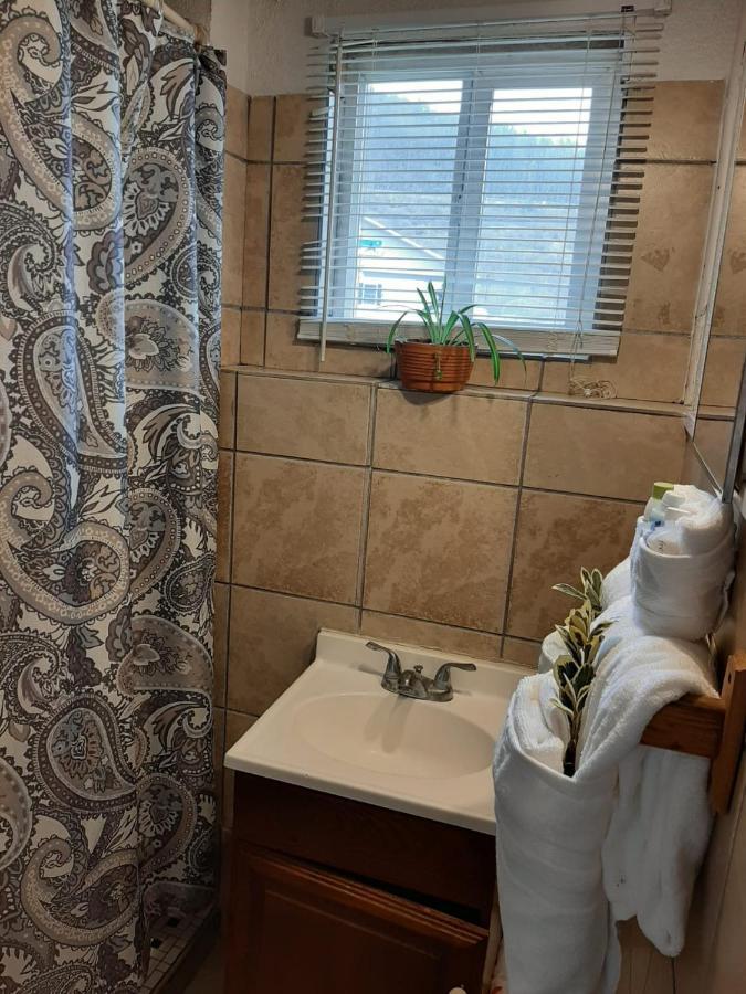 Clarysville Motel Frostburg Εξωτερικό φωτογραφία